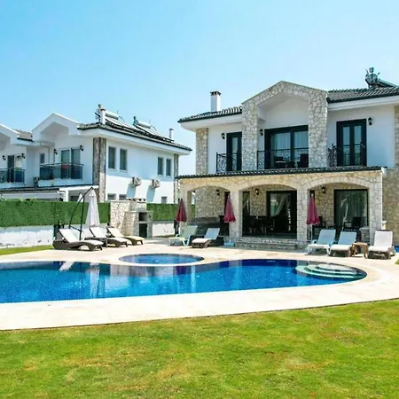Remarkable Private 4-Bed Villa In Dalyan With Pool Vilă